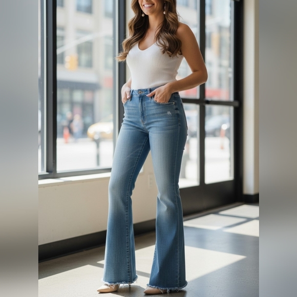 Good American Good Classic Slim Bootcut Jeans - Picture 11 of 11